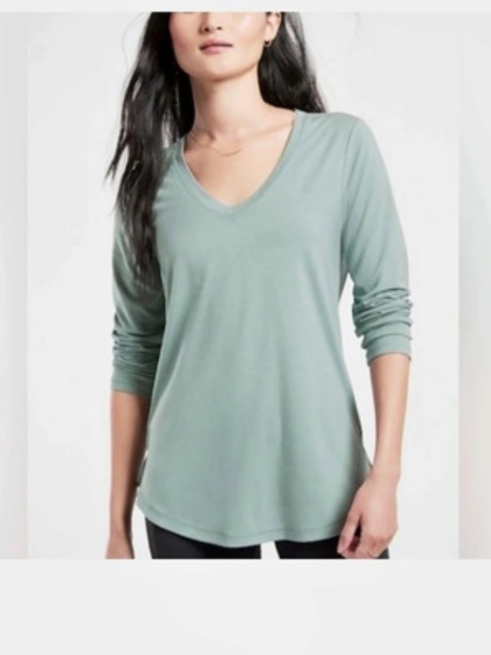 ATHLETA ESSENTIAL V-NECK
TOP Long sleeve minimalistic grey sz. x-small